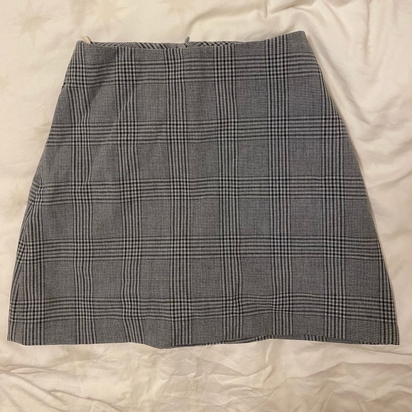 Aritzia Dresses & Skirts - Aritzia plaid skirt, size 0